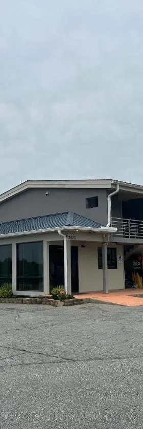 Bravo Inn Greensboro，位于格林斯伯勒的酒店