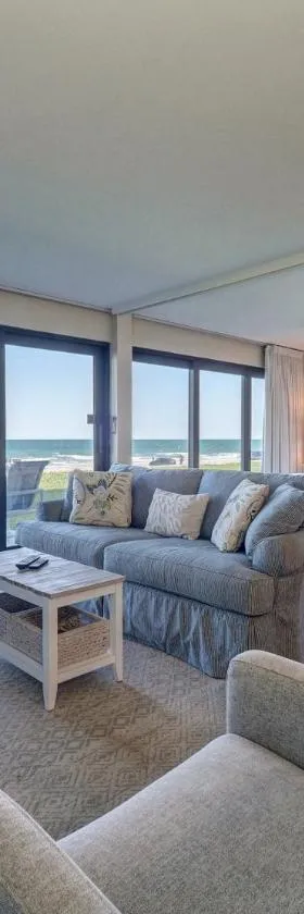 On the Beach Beachfront Condo Direct View & Access to Beach Heated Pool Island House Condominiums Unit 113，位于帕德雷岛的酒店