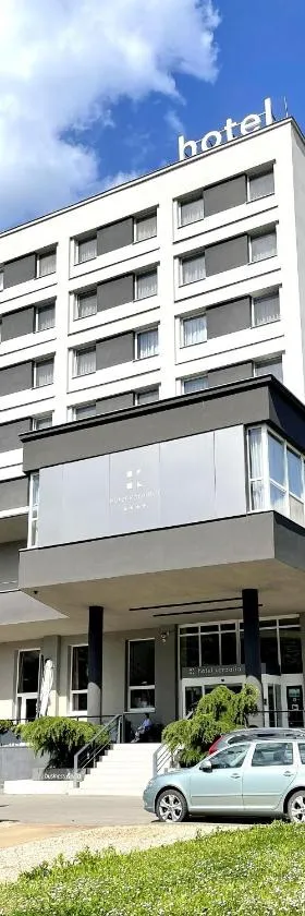 卡尔帕提亚酒店，位于胡门内的酒店