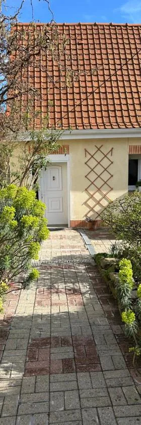 Appartement Avec Jardin 3 Couchages Proche Port des Fontinettes，位于阿尔奎斯的酒店