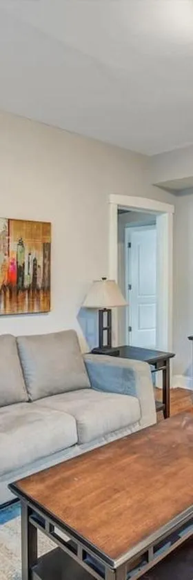 Beautiful Tower Grove Unit Recently Renovated 2S，位于Richmond Heights的酒店