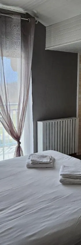 Hôtel L'Oustalet，位于丰罗默奥代洛维亚的酒店