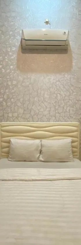 Griya RW Family Guest House Redpartner，位于梭罗的酒店