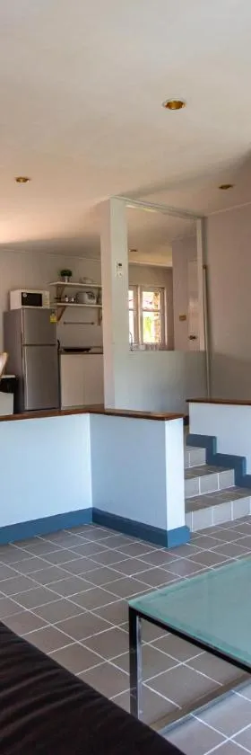 F4 Beach house Kitchen BBQ 3 bedrooms Large yard，位于罗勇的酒店