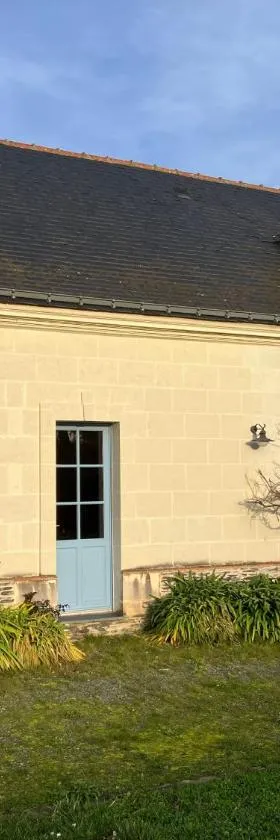 charmant studio dans une longère，位于La Menitré的酒店