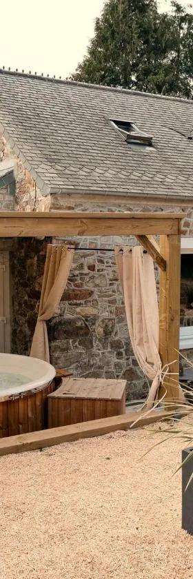 Le Refuge: Maison détente et spa，位于布利克斯的酒店