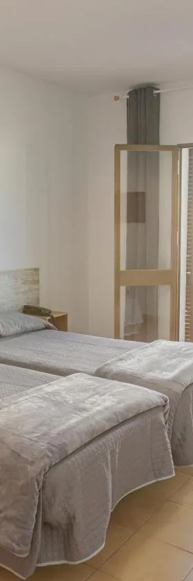 Hotel Tres Jotas Conil，位于科尼尔-德拉弗龙特拉的酒店