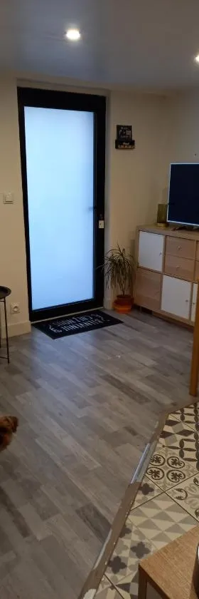Appartement individuel en maison，位于Beaumont-sur-Oise的酒店