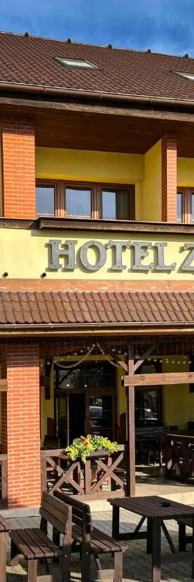 Hotel Závrší，位于Olešnice的酒店