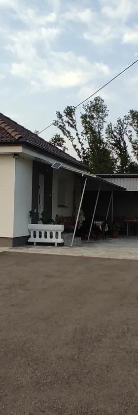 Vikendica Ninic，位于拉克塔希的酒店