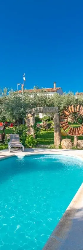 Apartamentos La Solana de Monfragüe，位于马尔帕尔蒂达德普拉森西亚的酒店