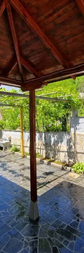 "BIJELA" Apartments with AC, outdoor fireplace and terrace，位于Glogošnica的酒店