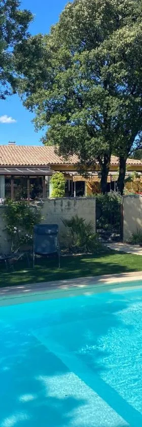 Logis Hôtel La Bastide De Grignan & Restaurant "La Chênaie"，位于格里尼昂的酒店