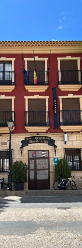Hostal Restaurante Morote Cano，位于Lezuza的酒店