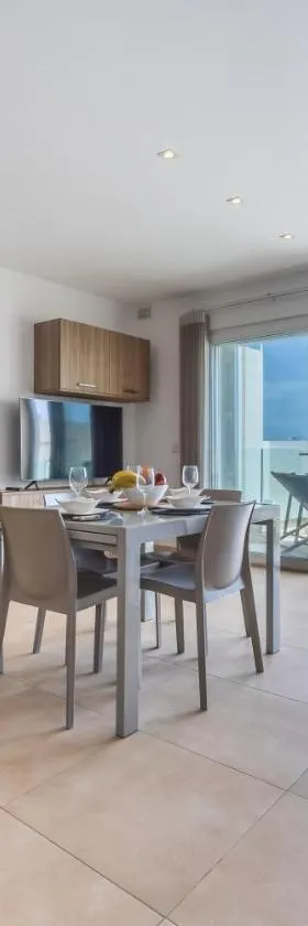 Fl5 Thelodge Amazing Views W Terrace By Homely，位于梅利哈的酒店