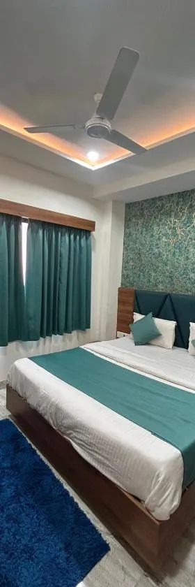 Hotel Hill View，位于甘地讷格尔的酒店