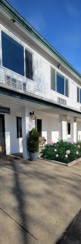 South Side Inn - Burlington，位于伯灵顿的酒店