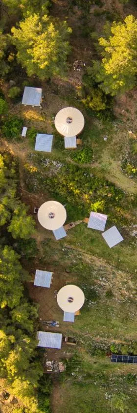 La Muntanera - Eco Yurt - Pool, Nature retreat，位于Figuerola的酒店