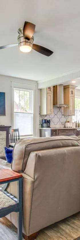 Lavish House with Patio - 2 Blocks to Green Lake!，位于Green Lake的酒店