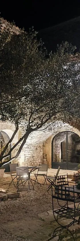 Magnanerie de Sainte Croix，位于Saint-Hippolyte-de-Caton的酒店