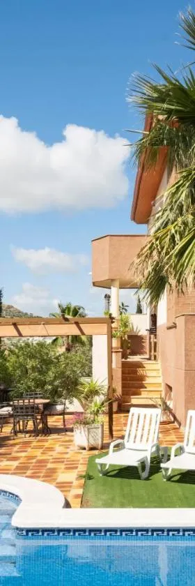Casa con piscina privada de agua salada，位于La Guardia de Jaén的酒店