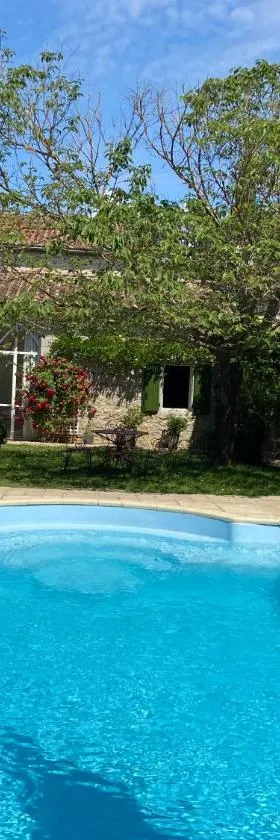 Jas de Berrias Chambre d’hôte，位于Berrias Et Casteljau的酒店