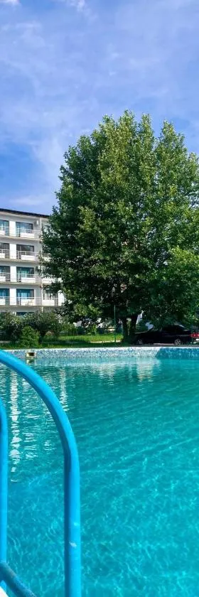 TOURIST HOTEL，位于奇姆肯特的酒店
