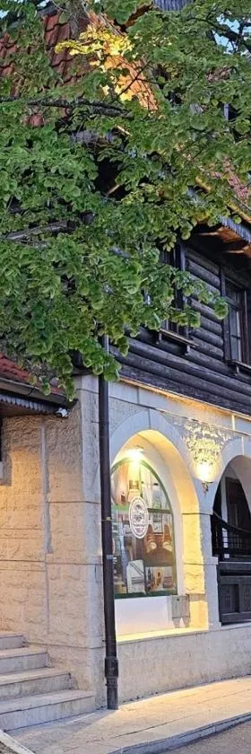 萨尔干斯卡奥斯米卡汽车旅馆，位于莫克拉戈拉的酒店