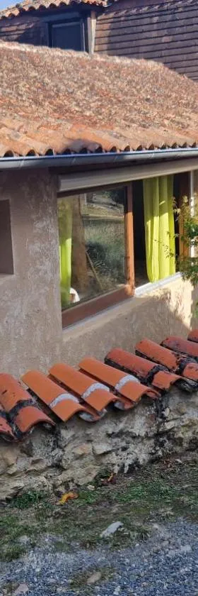 Studio rural au calme，位于Bourgnac的酒店