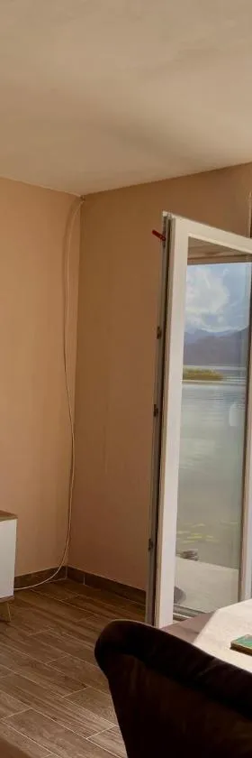 Lakeside Harmony Apartment，位于Golubovci的酒店