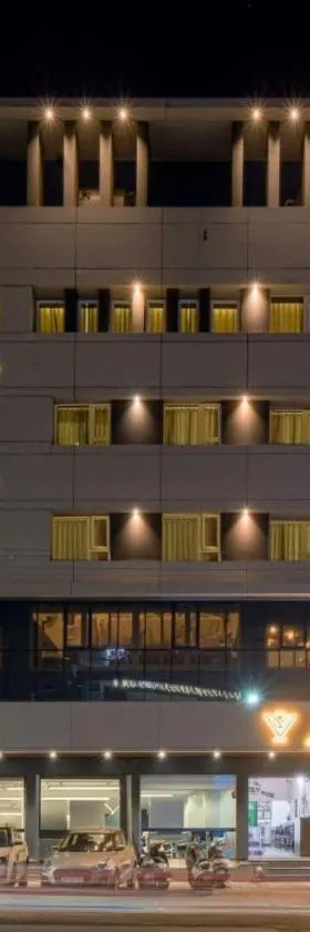 Hotel Vrindavan Deluxe Kolhapur NEAR CENTRAL BUS STAND，位于戈尔哈布尔的酒店