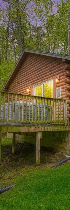 Blue Rose Cabins - Big Woody Cabin，位于洛根的酒店