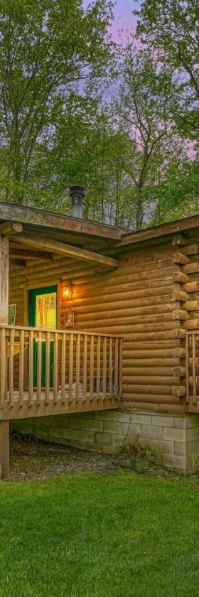 Blue Rose Cabins - Rosebud Cabin，位于洛根的酒店