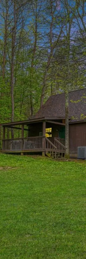 Blue Rose Cabins - Rosewood Cabin，位于洛根的酒店