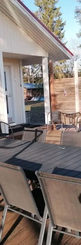 Viihtyisä saunamökki päärakennuksen takana, oma rauha，位于Nivala的酒店