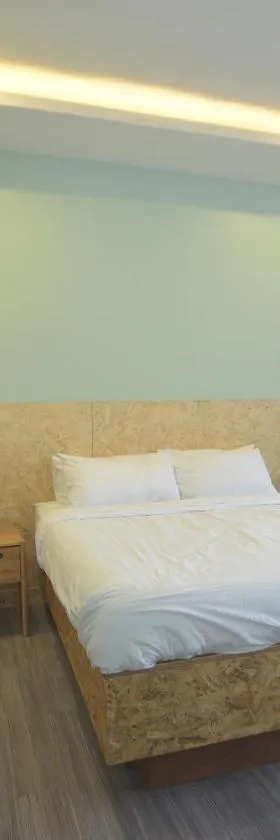 Mosaic Liwliwa Hotel Near Beach，位于Zambales的酒店