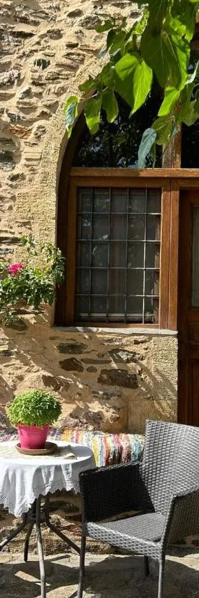 GuesthouseKamara，位于莫奈姆瓦夏的酒店