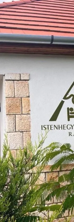 Istenhegyi Vendégház，位于Rátka的酒店