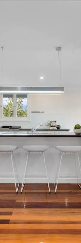 Elegant Villa Near Shopping Mall，位于Jindalee的酒店