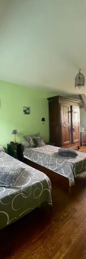 La Chambre Des Issarts，位于热夫雷尚贝尔坦的酒店