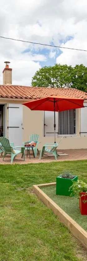 Maison calme terrasse et jardin，位于沙朗的酒店