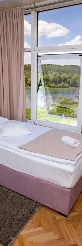 Motel New Sanatron，位于Bosanski Novi的酒店