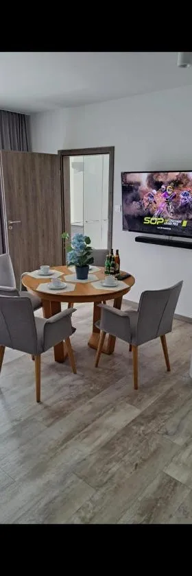 Mega Lux Apartament z Basenem & Spa，位于辛安诺泽蒂的酒店