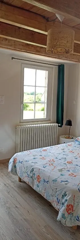 Chambre d'hôtes La Tuilerie，位于Saint-Menoux的酒店