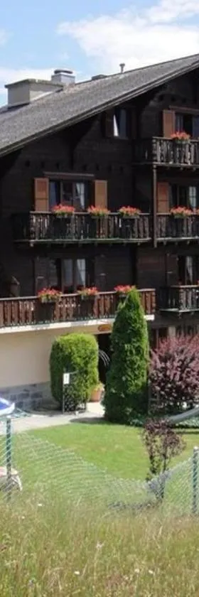 B & B Hôtel Aux Mille Etoiles，位于莱马雷科特的酒店
