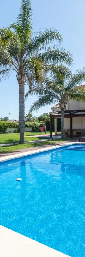 Casa junto al mar con jardín，位于萨贡托的酒店