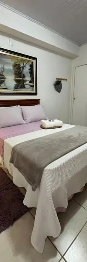Suíte Lavanda - Centro, Marechal Floriano-ES，位于弗洛里亚努元帅镇的酒店