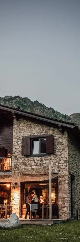 L´Ovella Negra Mountain Lodge，位于卡尼略的酒店