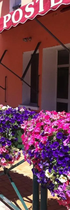 Hotel De La Poste，位于Espinasses的酒店