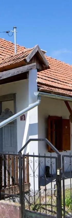 Tulipános Porta，位于Sarud的酒店